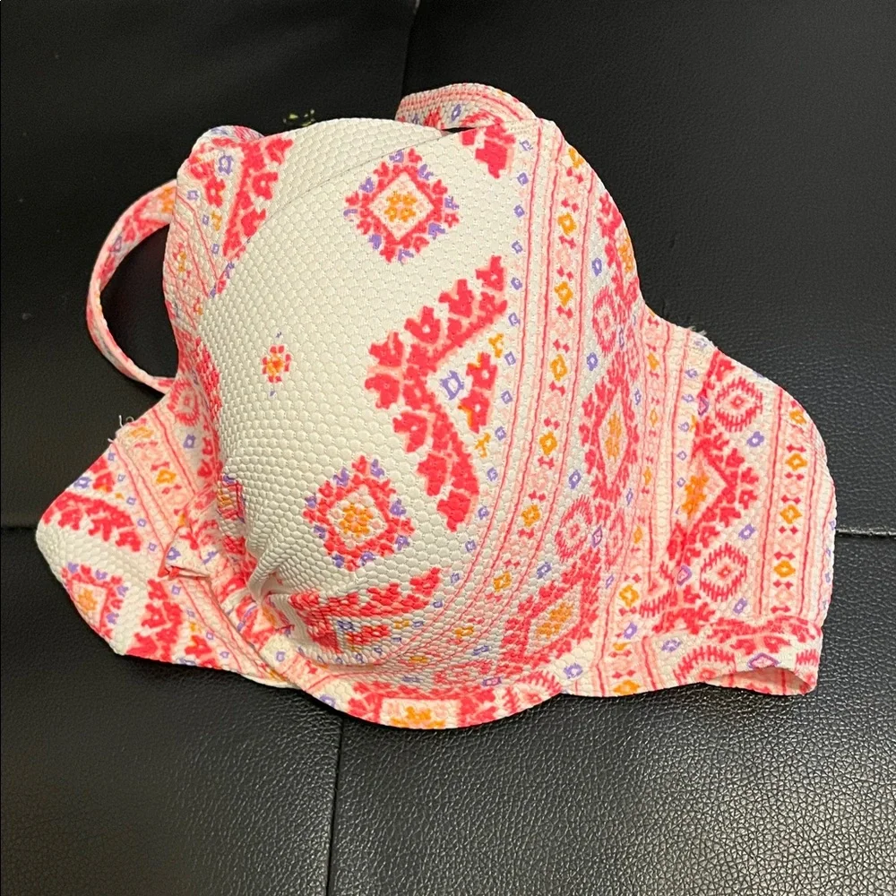 Elegant Women's Bra in Cream and Red Pattern